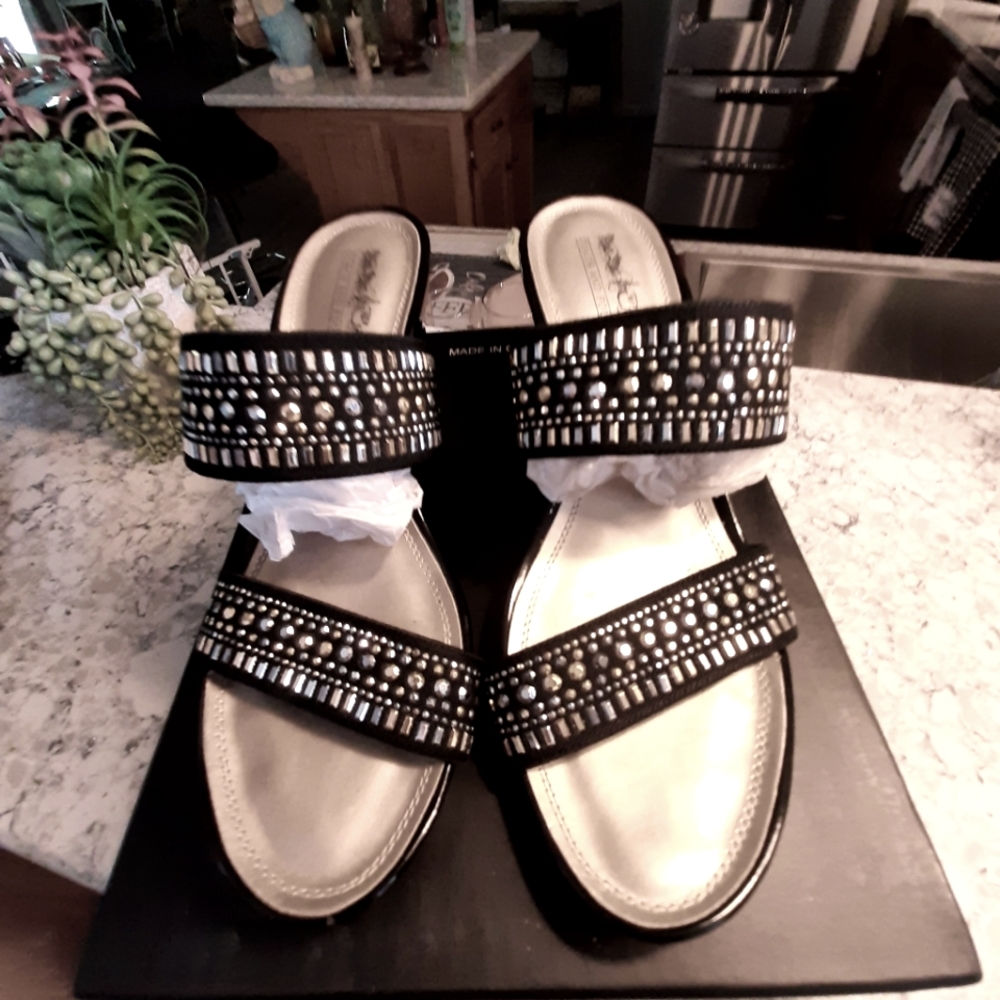 COACH AND FOUR Some silver & gold Bling Size women's 10 Never Wore